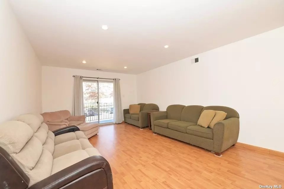 175 Main Ave 105, Wheatley Heights, NY 11798 20 Photos Movoto