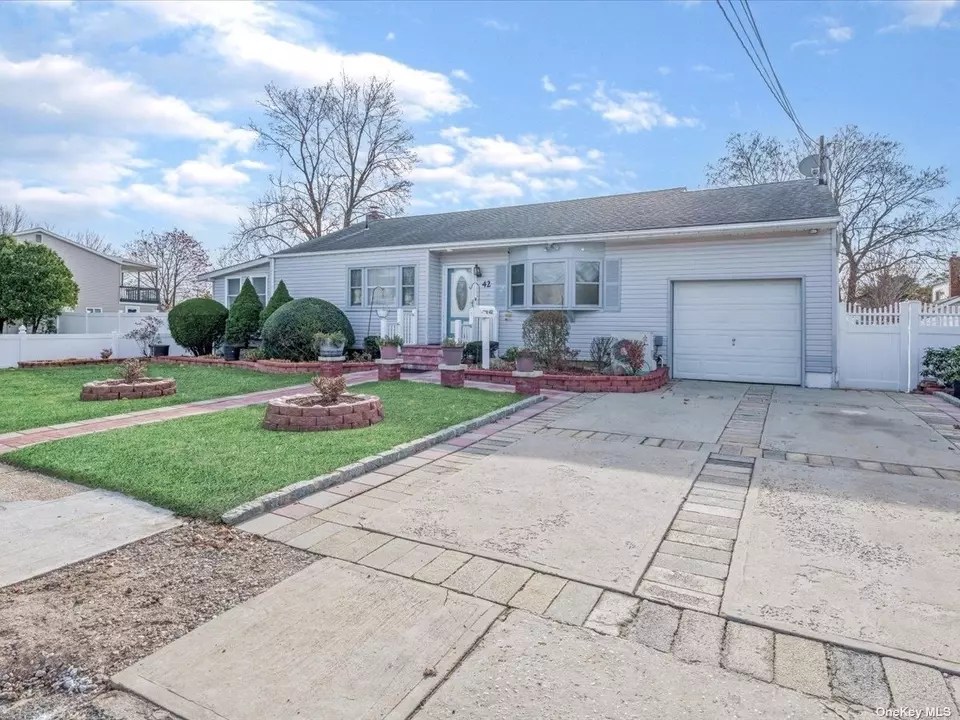 42 Clarke St, Brentwood, NY 11717 24 Photos Movoto