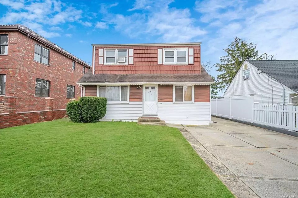 175 Arthur Ave, Floral Park, NY 11001 22 Photos Movoto