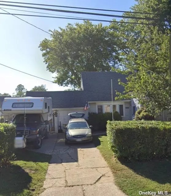 1430 Potter Blvd, Bay Shore, NY 11706 1 photo Movoto