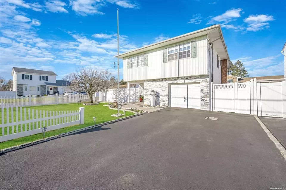 527 Windmill Ave, West Babylon, NY 11704 23 Photos Movoto