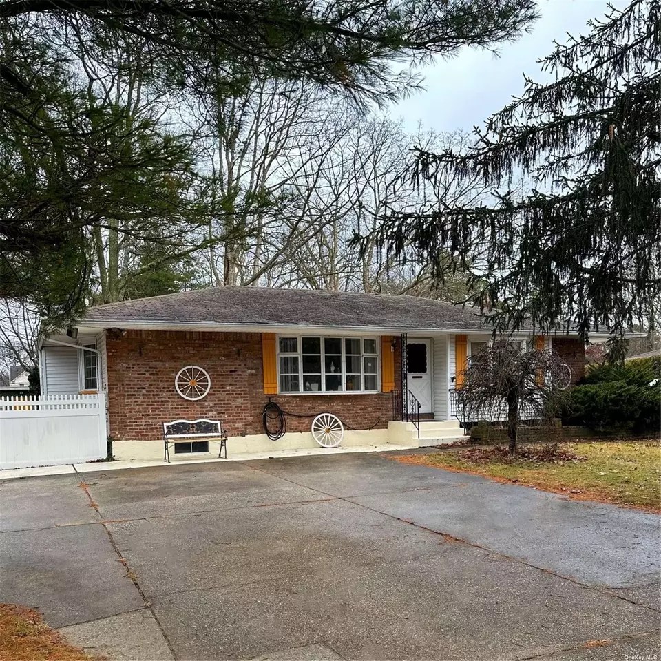 741 Ocean Ave, Bohemia, NY 11716 8 Photos Movoto