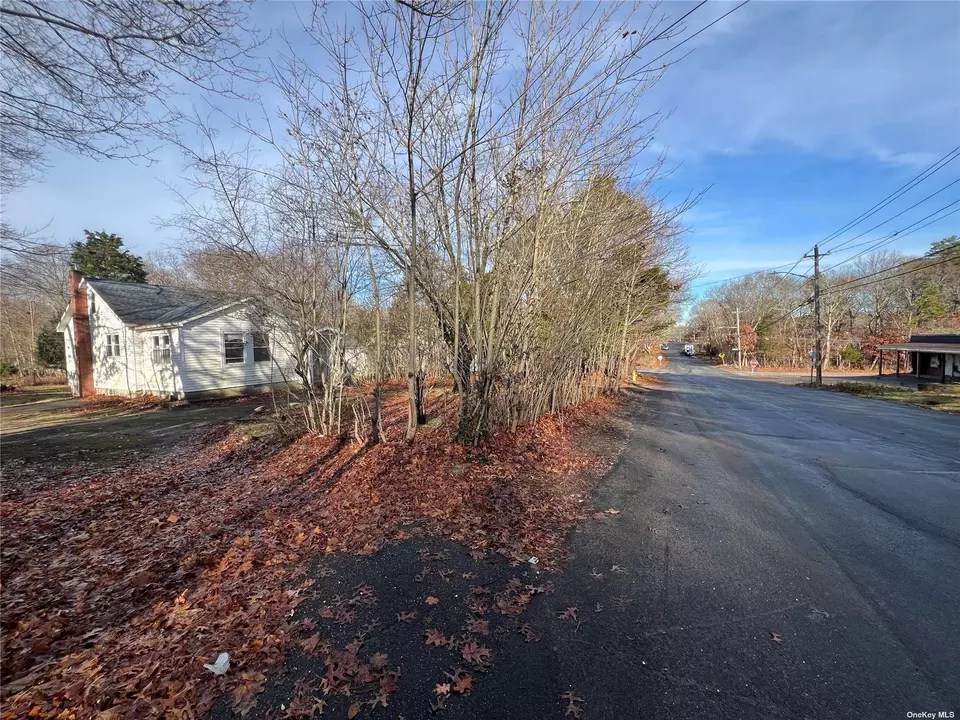 42 Gray Ave, Medford, NY 11763 23 Photos Movoto