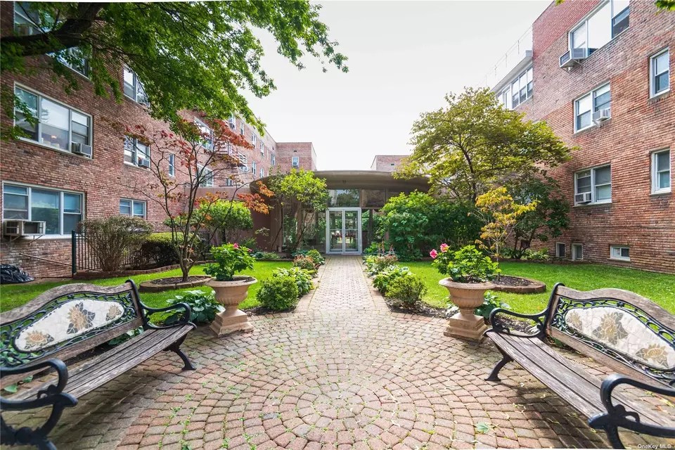 6 Wooleys Ln 8, Great Neck, NY 11023 27 Photos Movoto