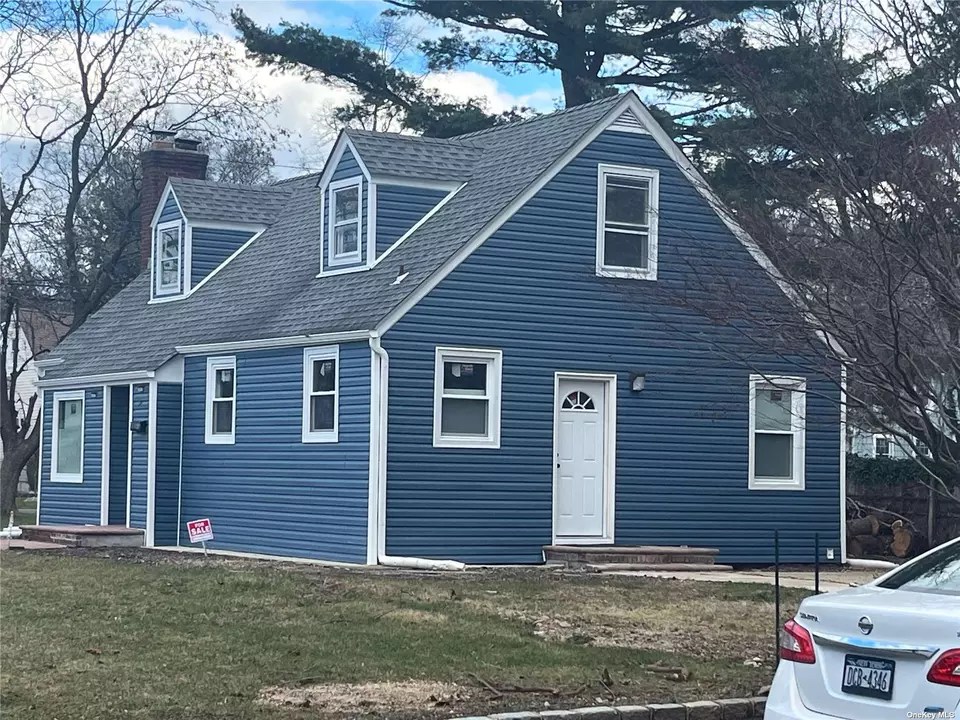 34 Kilburn Ave, Huntington Station, NY 11746 35 Photos Movoto