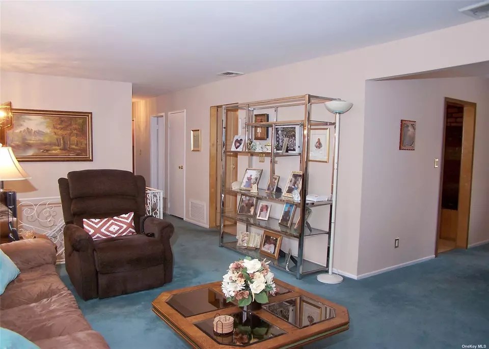 7 Cricket Ct, Deer Park, NY 11729 20 Photos Movoto