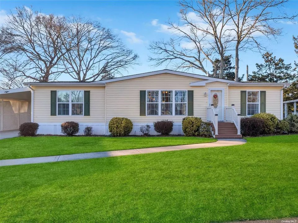 1661384 Old Country Rd, Riverhead, NY 11901 10 Photos Movoto