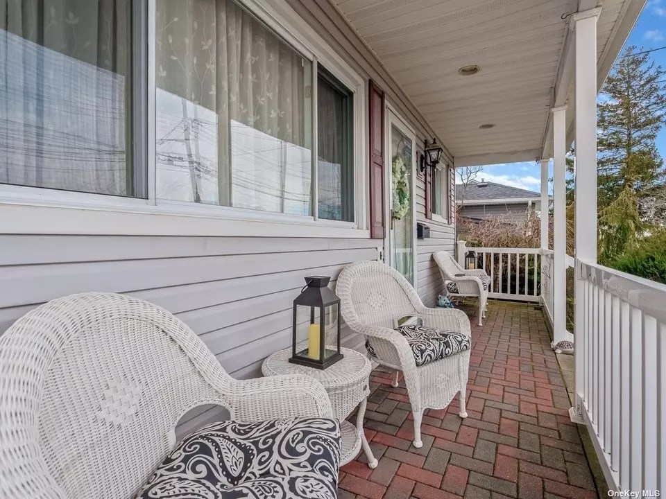 1014 N Clinton Ave, Lindenhurst, NY 11757 19 Photos Movoto