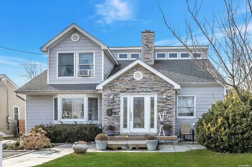 282 Baylawn Ave, Copiague, NY 11726 23 Photos Movoto