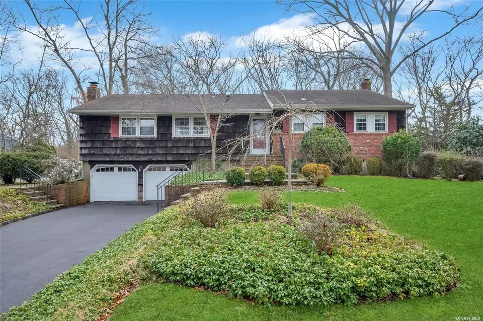 38 Sunflower Dr, Hauppauge, NY 11788 29 Photos Movoto