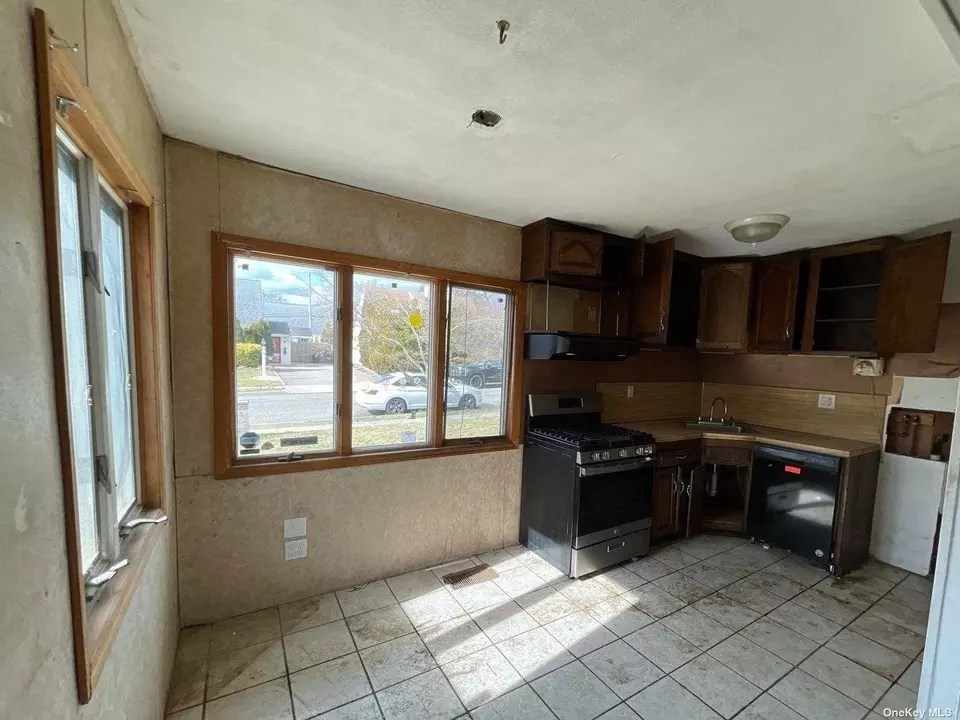 65 East Ave, Glen Cove, NY 11542 15 Photos Movoto