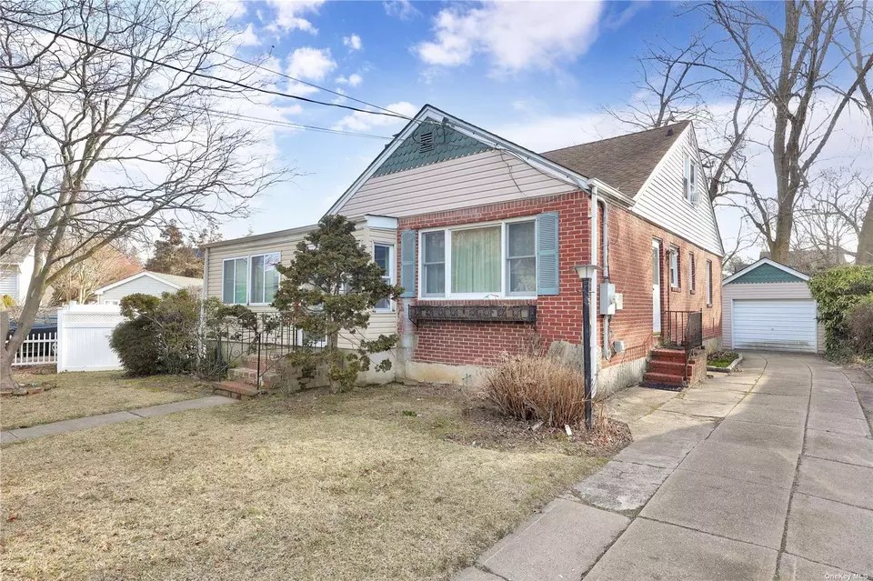 6 Hudson Ct, Lynbrook, NY 11563 21 Photos Movoto