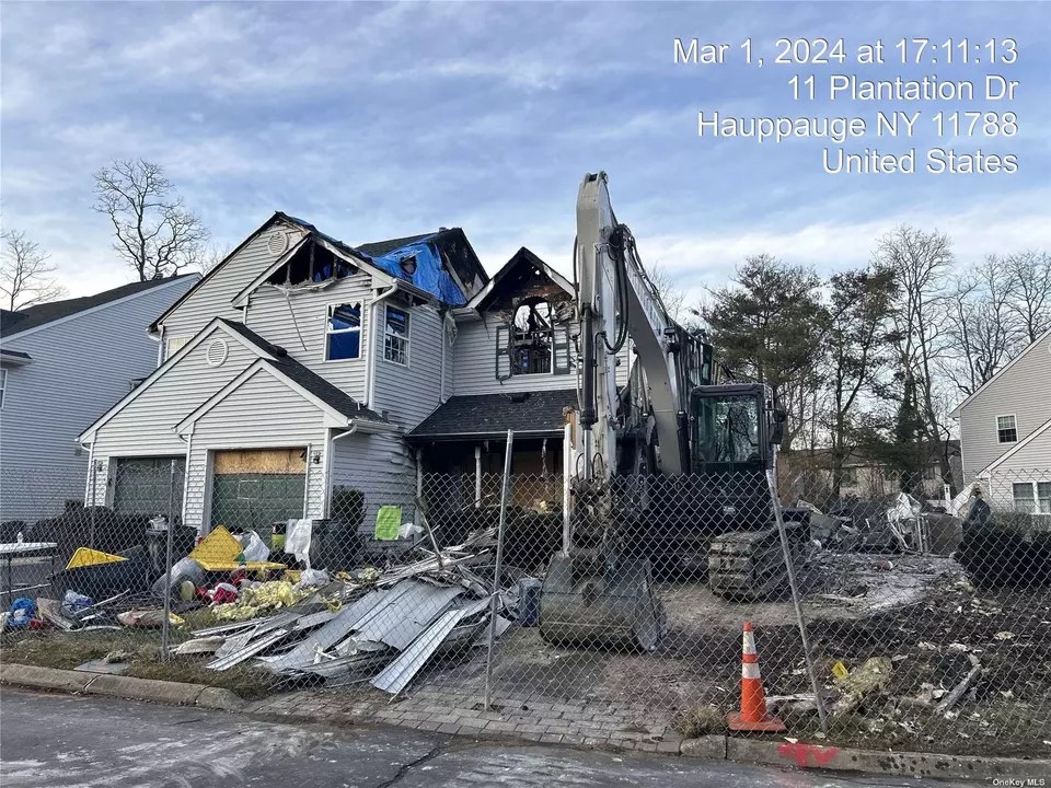 11 Plantation Dr, Hauppauge, NY 11788 12 Photos Movoto
