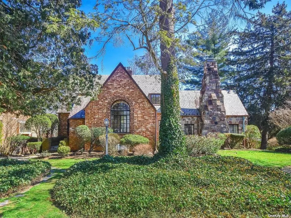10 Drury Ln, Great Neck, NY 11023 28 Photos Movoto
