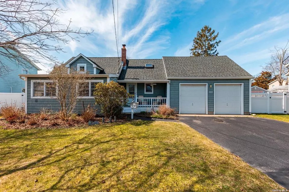 244 Rider Ave, Patchogue, NY 11772 34 Photos Movoto