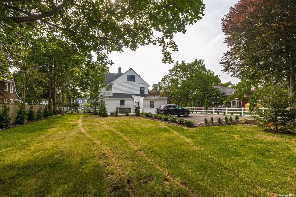 183 Candee Ave, Sayville, NY 11782 33 Photos Movoto