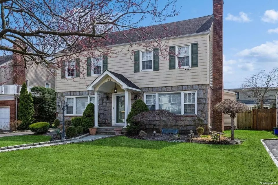 44 Greystone Rd, Rockville Centre, NY 11570 35 Photos Movoto