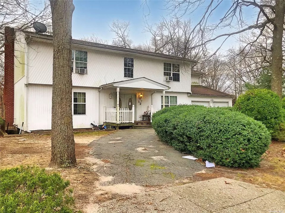 12 Nevada St, Selden, NY 11784 4 Photos Movoto