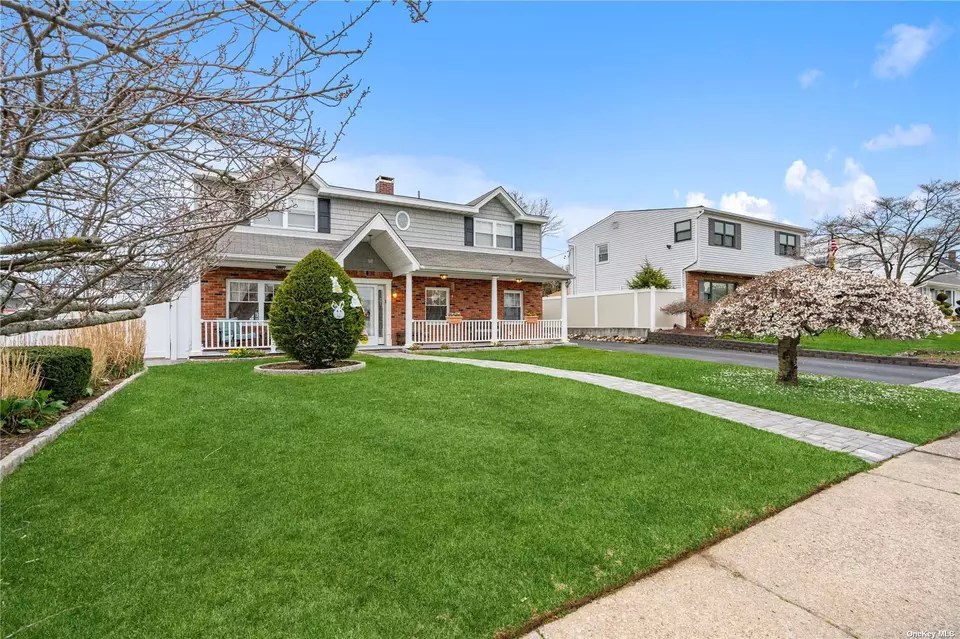 15 Cooper Ln, Levittown, NY 11756 35 Photos Movoto