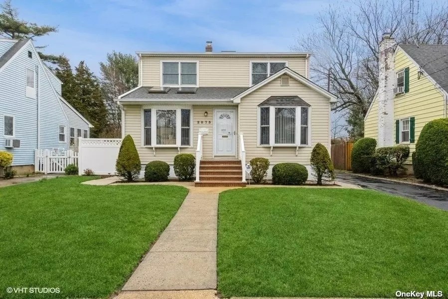 2073 Spruce St, Wantagh, NY 11793 30 Photos Movoto