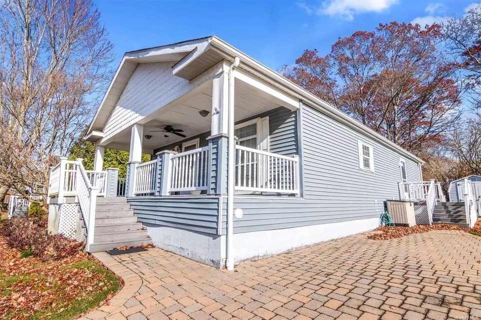 1661506 Old Country Rd, Riverhead, NY 11901 16 Photos Movoto