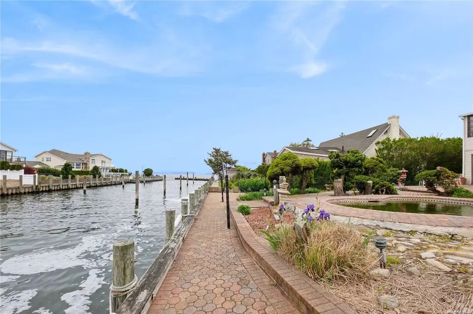 23 Viking Dr, West Islip, NY 11795 33 Photos Movoto