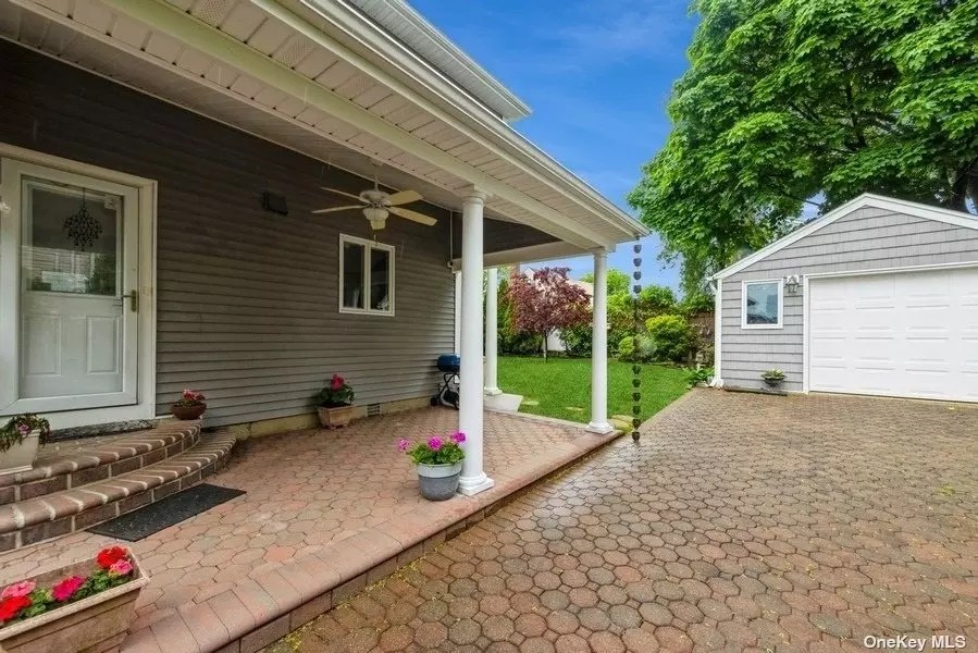 287 Commonwealth St, Franklin Square, NY 11010 Movoto