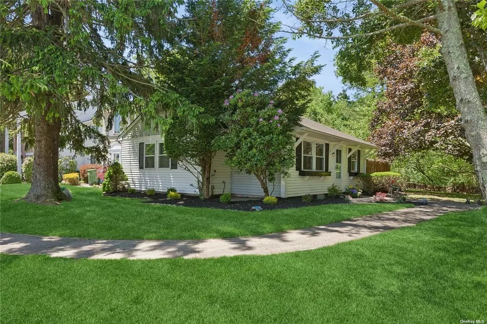 6 Norfolk Ct 6, Coram, NY 11727 16 Photos Movoto