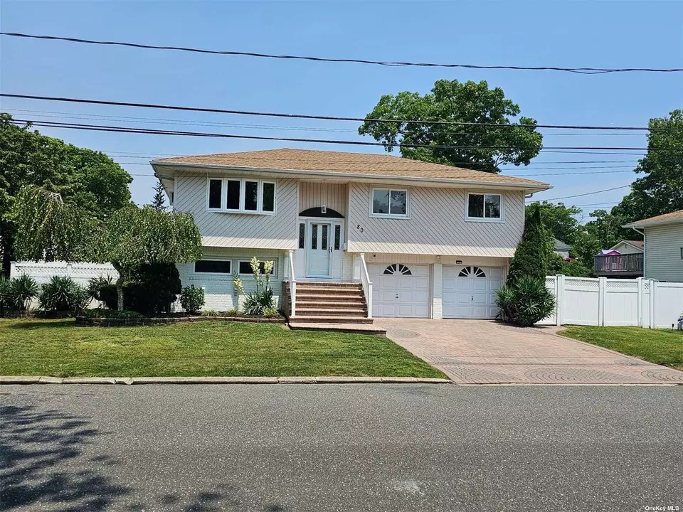 80 N Kings Ave, Lindenhurst, NY 11757 29 Photos Movoto