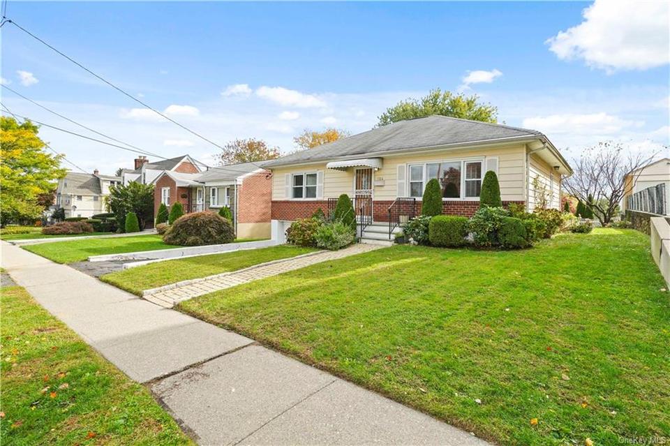 124 Seminary Ave, Yonkers, NY 10704 1 photo MLS 6152192 Movoto