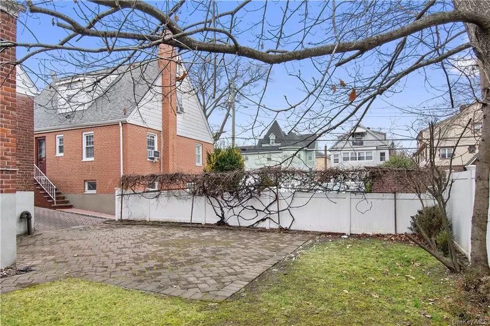 27 Loring Ave, Yonkers, NY 10704 24 Photos Movoto