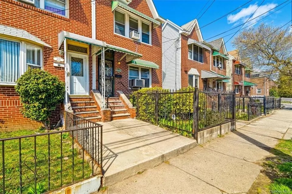 4163 Laconia Ave, Bronx, NY 10466 Movoto