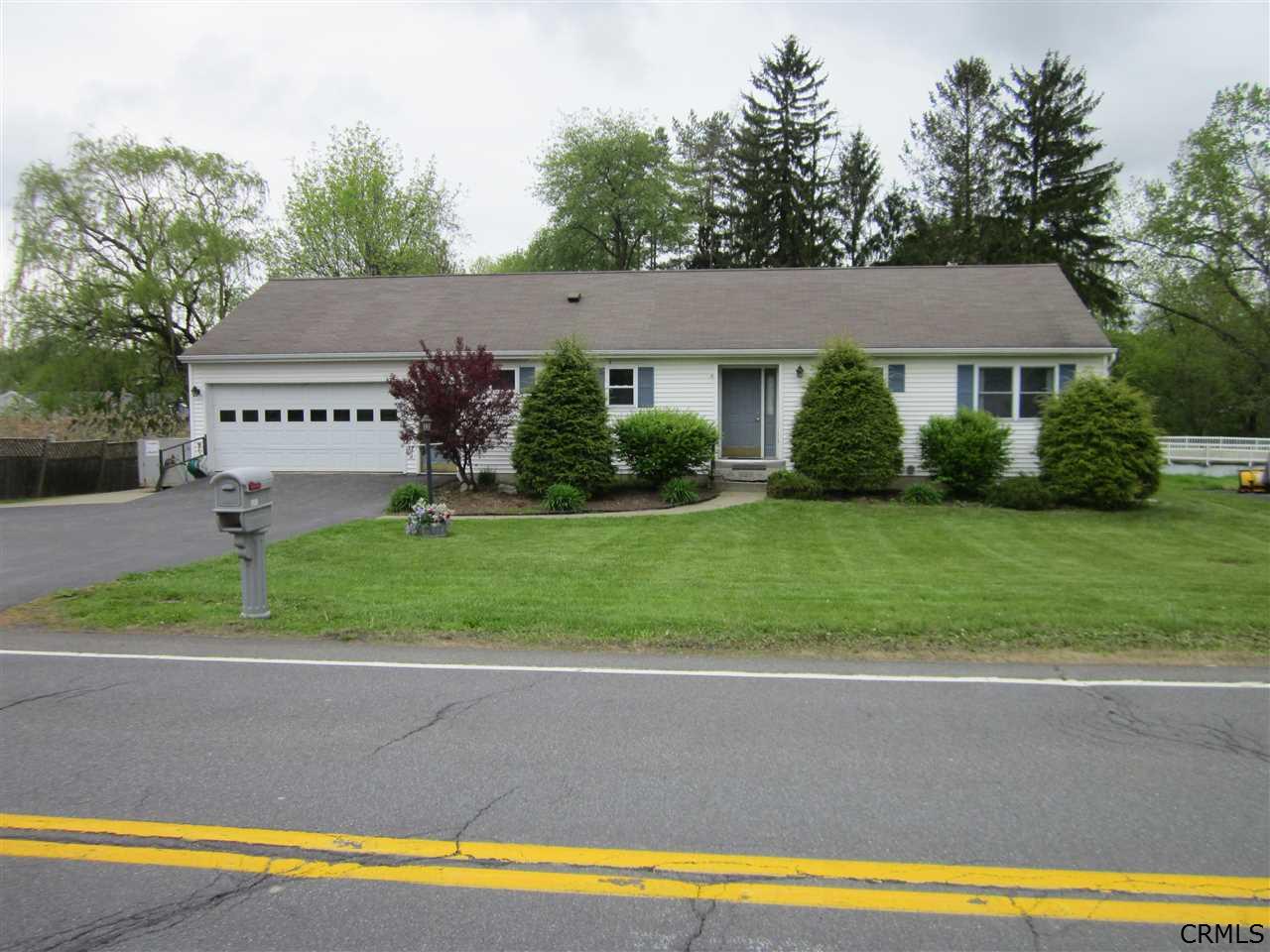 189 Glenmont Rd, Glenmont, NY 12077 MLS 201610291