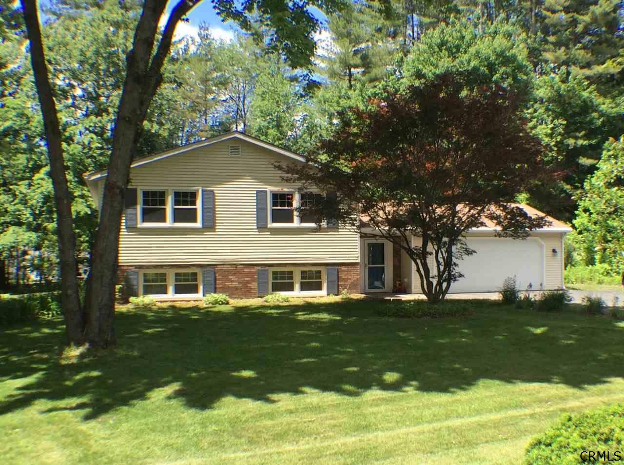 10 Fairway Blvd, Wilton, NY 12831 MLS 201612438