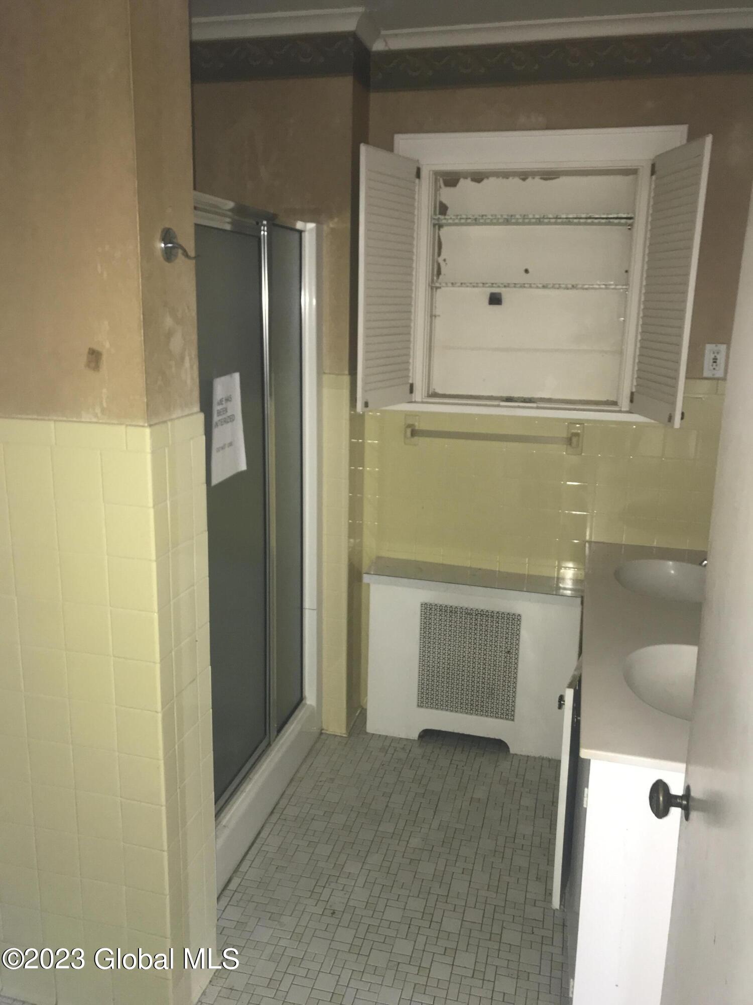 31 Prospect Ave, Gloversville, NY 12078 19 Photos Movoto