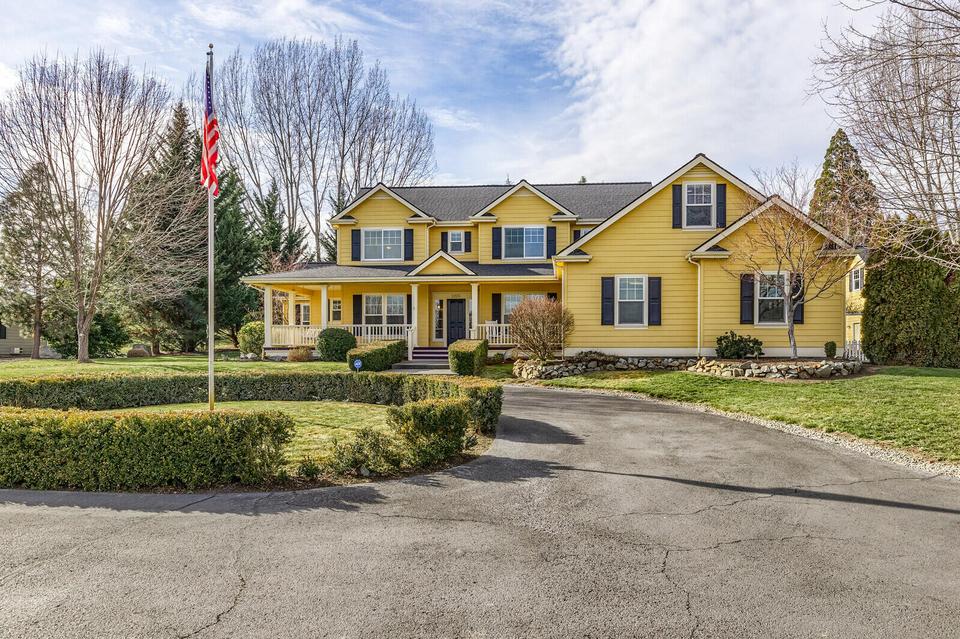 2225 Old Stage Rd, Central Point, OR 97502 37 Photos