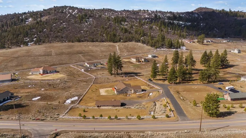 3560 Old Fort Rd, Klamath Falls, OR 97601 31 Photos Movoto