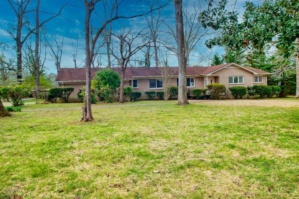 1703 Country Club Dr, Tullahoma, TN 37388 16 Photos MLS 2372849