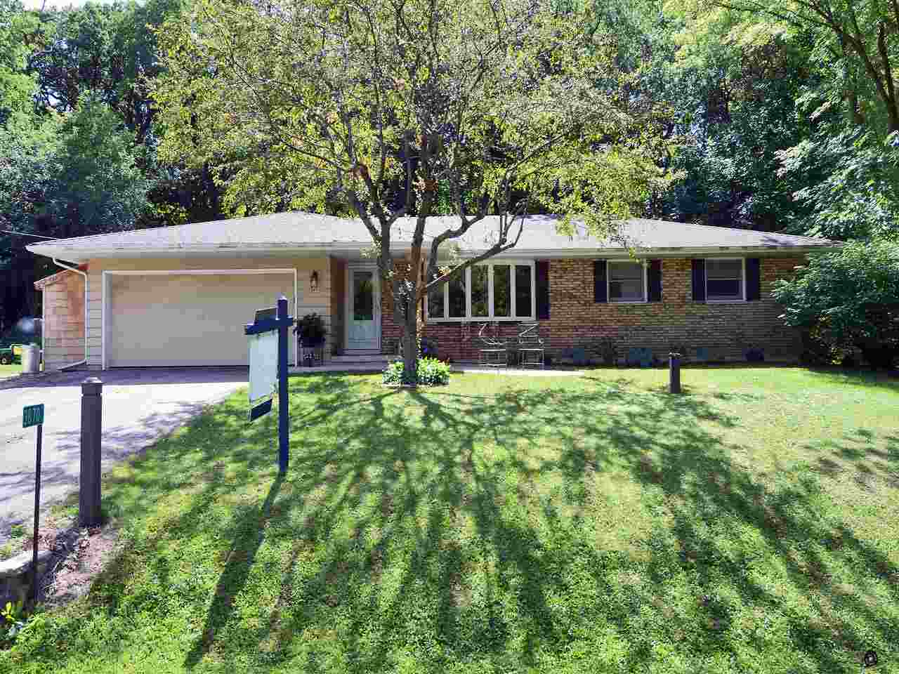 3870 Vilas Hope Rd, Cottage Grove, WI 53527