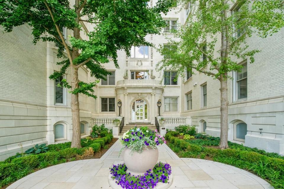 777 N Prospect Ave NP2, Milwaukee, WI 53202 10 Photos MLS 1544814