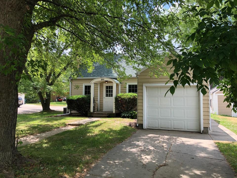 301 W Jefferson St, Elkhorn, WI 53121 1 photo Movoto