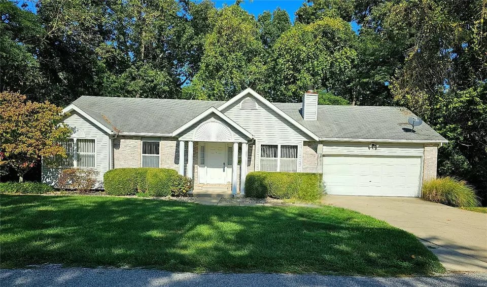 4308 Ann Dr, Alton, IL 62002 29 Photos Movoto