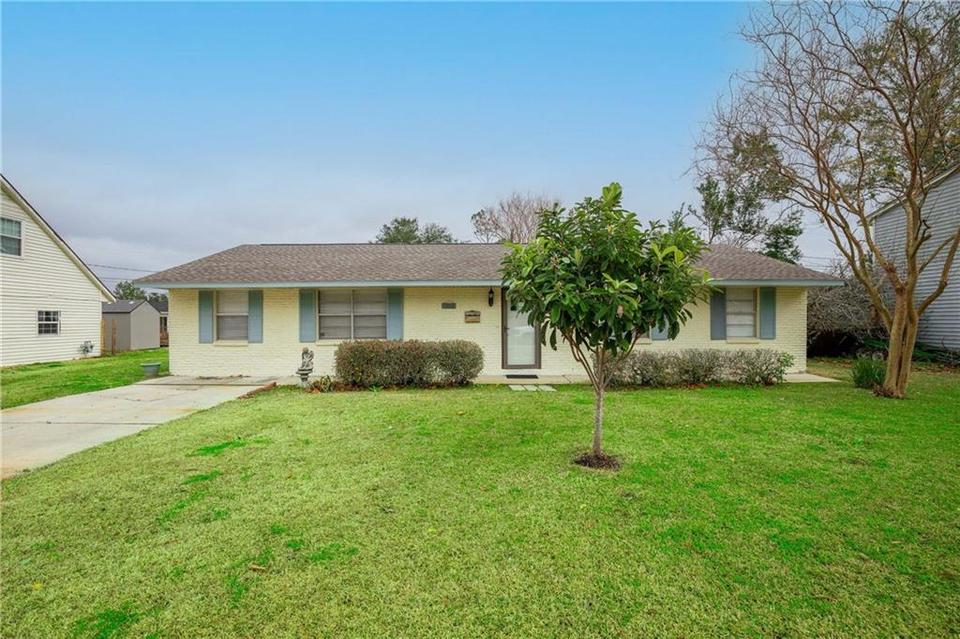 1308 Bellevue Dr, Laplace, LA 70068 12 Photos MLS 2332563 Movoto