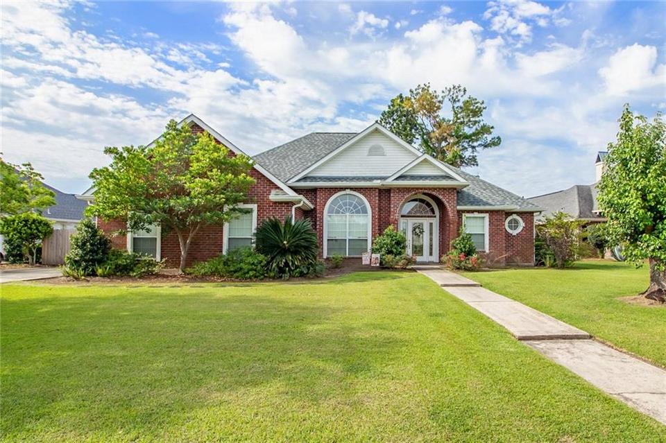 113 Lake Ridge Dr, Laplace, LA 70068 25 Photos MLS 2391216 Movoto