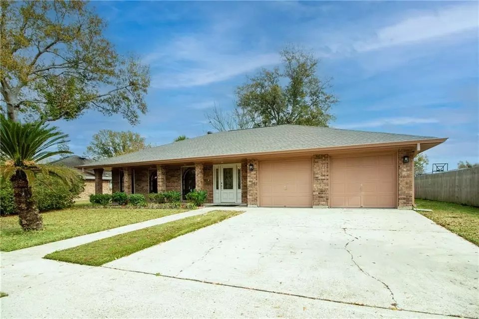2042 Colonial Dr, Laplace, LA 70068 25 Photos Movoto