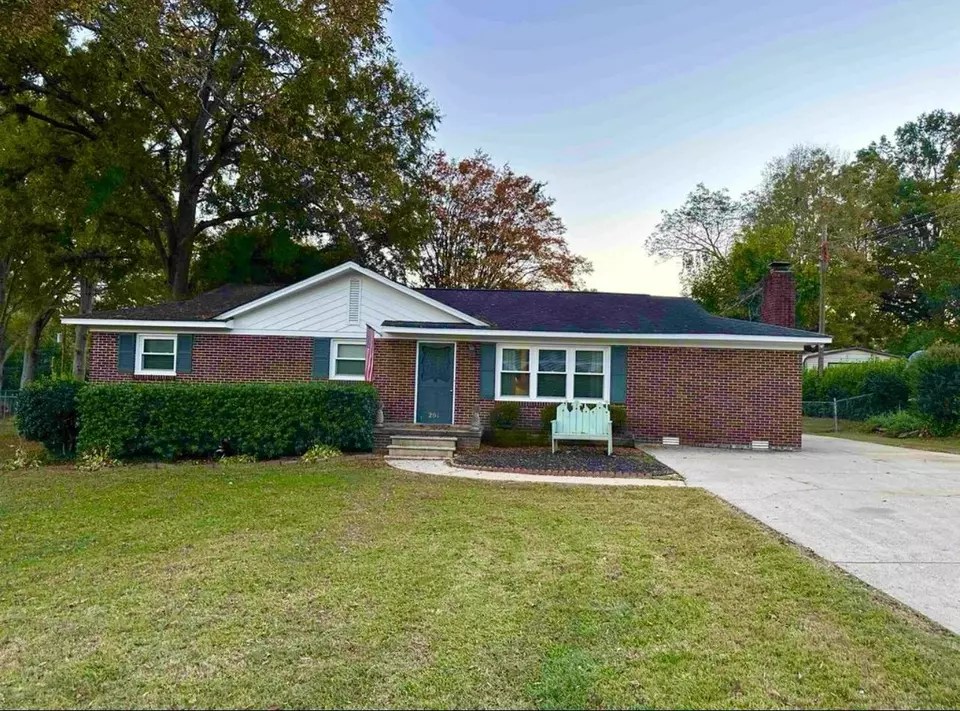 204 Sherwood Dr, Gaffney, SC 29340 29 Photos Movoto