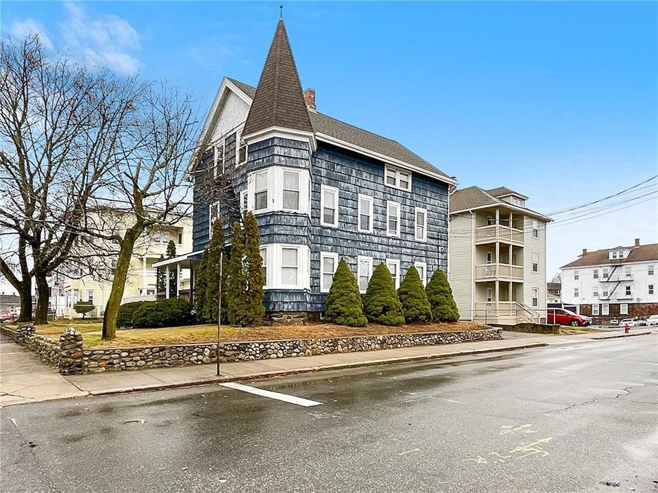 309 Wood Ave, Woonsocket, RI 02895 49 Photos MLS 1300061 Movoto