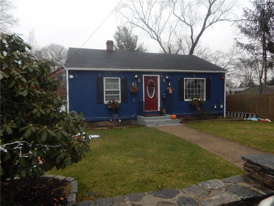 5 Berwick Ave, North Providence, RI 02911 6 Photos MLS 1300748