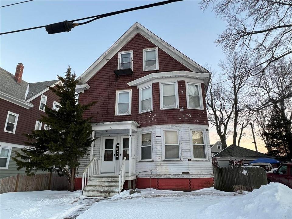7 Sweet Ave, Pawtucket, RI 02861 43 Photos MLS 1302553 Movoto