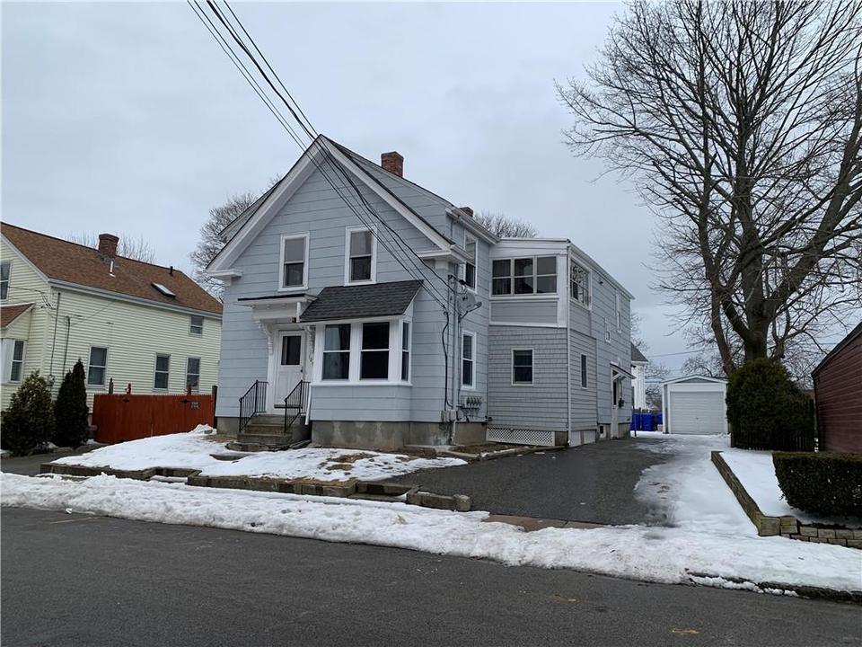 109 Kenyon Ave, Pawtucket, RI 02860 24 Photos MLS 1304074 Movoto